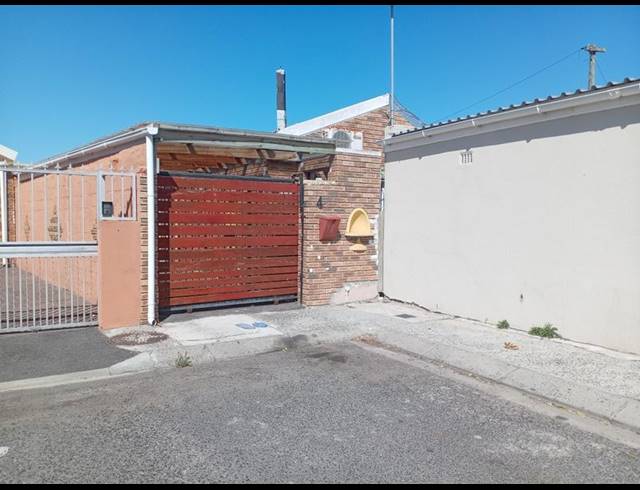 3 BEDROOM HOUSE FOR SALE IN STRANDFONTEIN